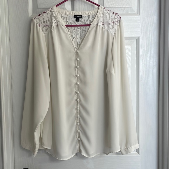 torrid Tops - TORRID size 2 button front blouse with lace